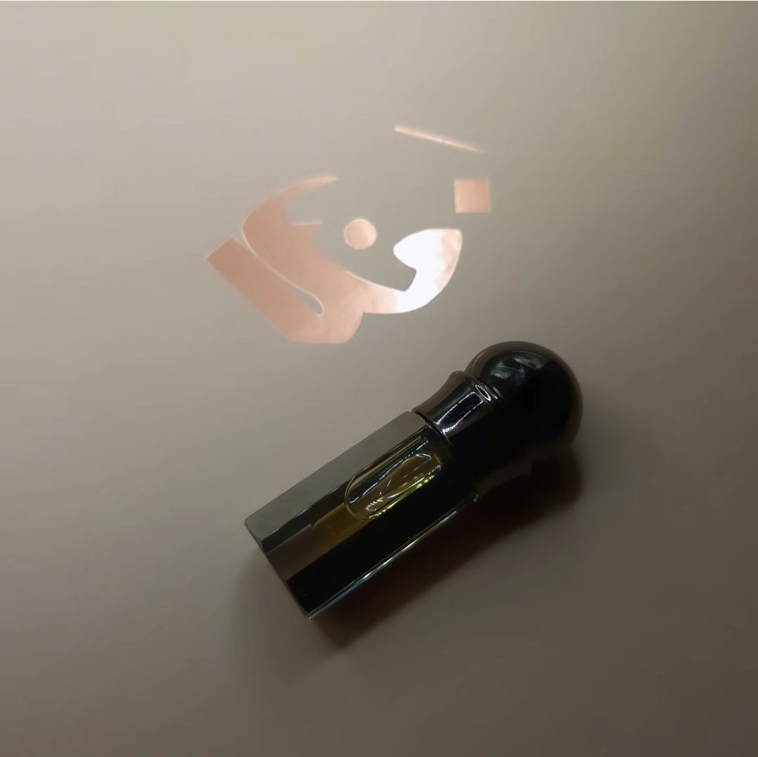 دهن عود تراد بالمسك و الباودر